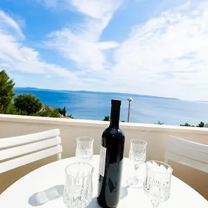 ciovo-view-apartments.hotels-in-trogir.com/