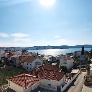 apartments-rodin.hotels-in-trogir.com/