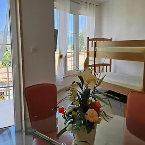 apartmani-barnjak.hotels-in-trogir.com/